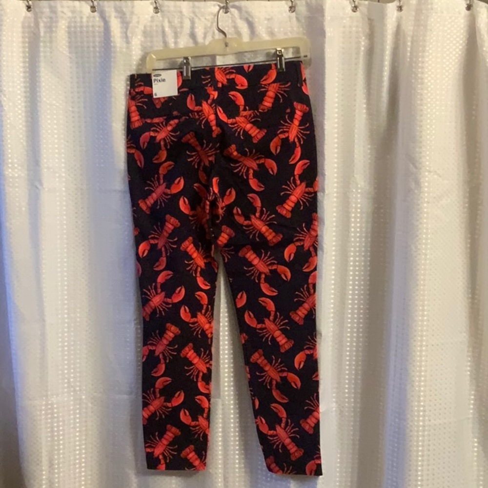Black and red OLD NAVY capris